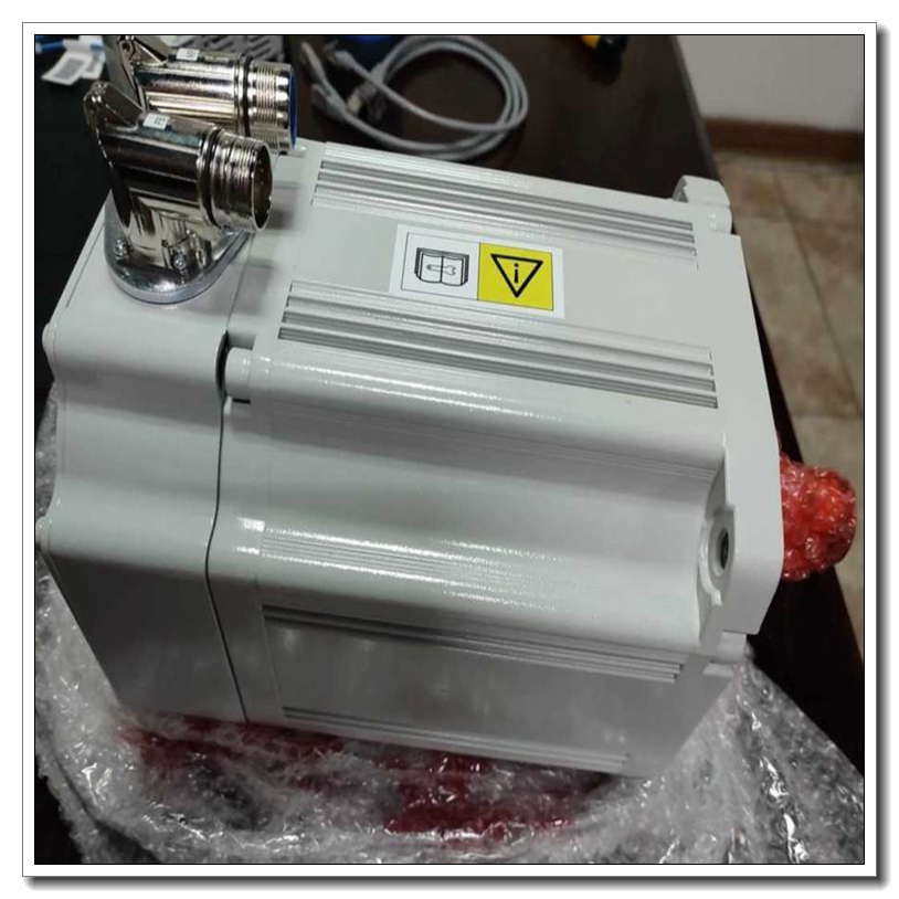 3HAC040658-001 2.jpg