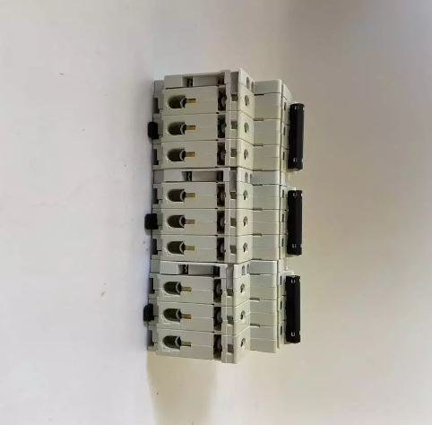 ABB   DSQC236A  控制面板機器人系統(tǒng)